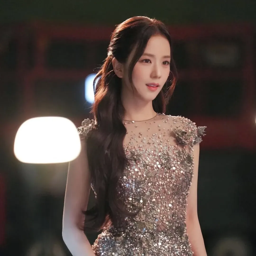 Latest photo of Jisoo (1995)