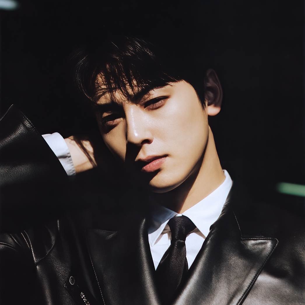 Behind-the-scenes cut of Cha Eunwoo