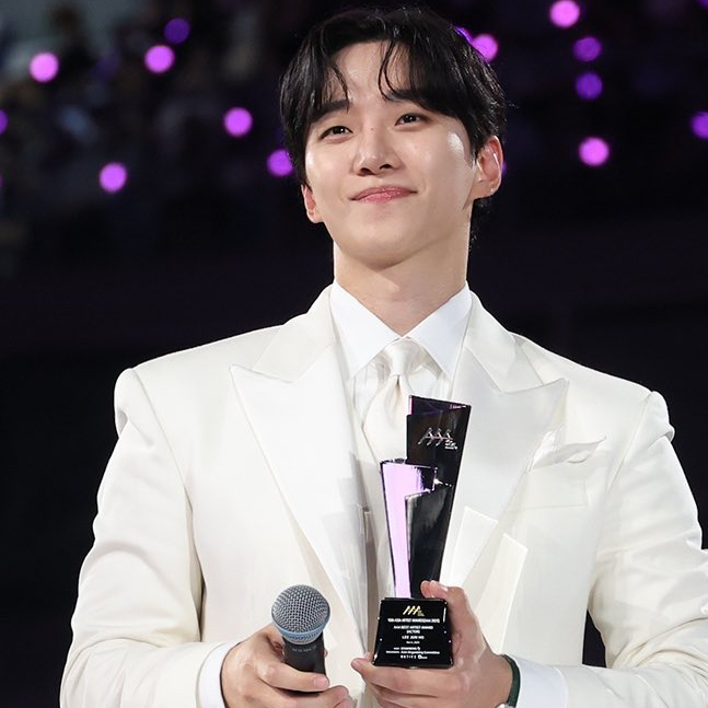 イ・ジュノのビハインドカット