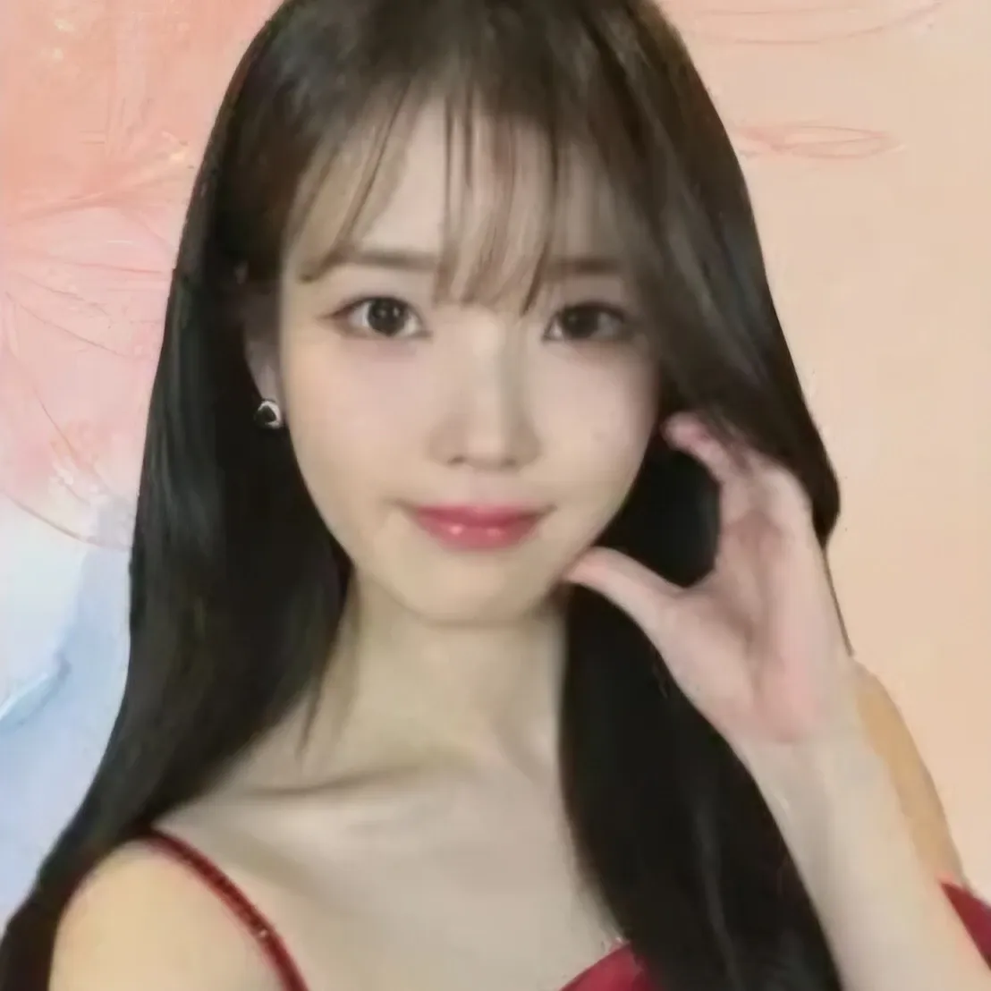 Behind-the-scenes cut of IU