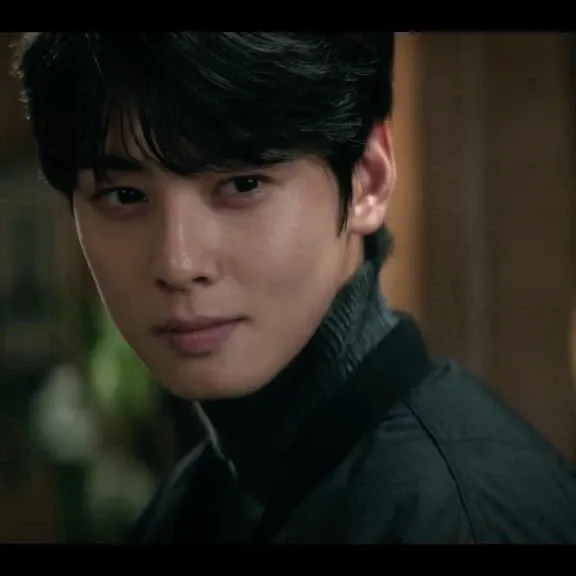 Latest photo of Cha Eunwoo