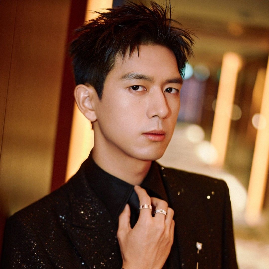 Recent activity shot of Li Xian