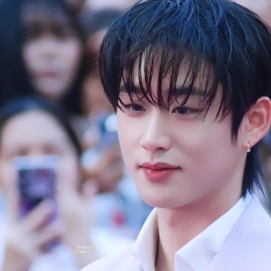 A moment captured by a fan of Est Supha Sangaworawong