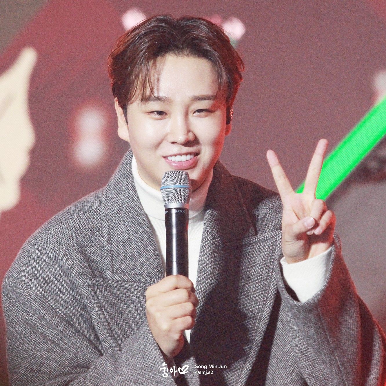 A moment captured by a fan of Song Minjun