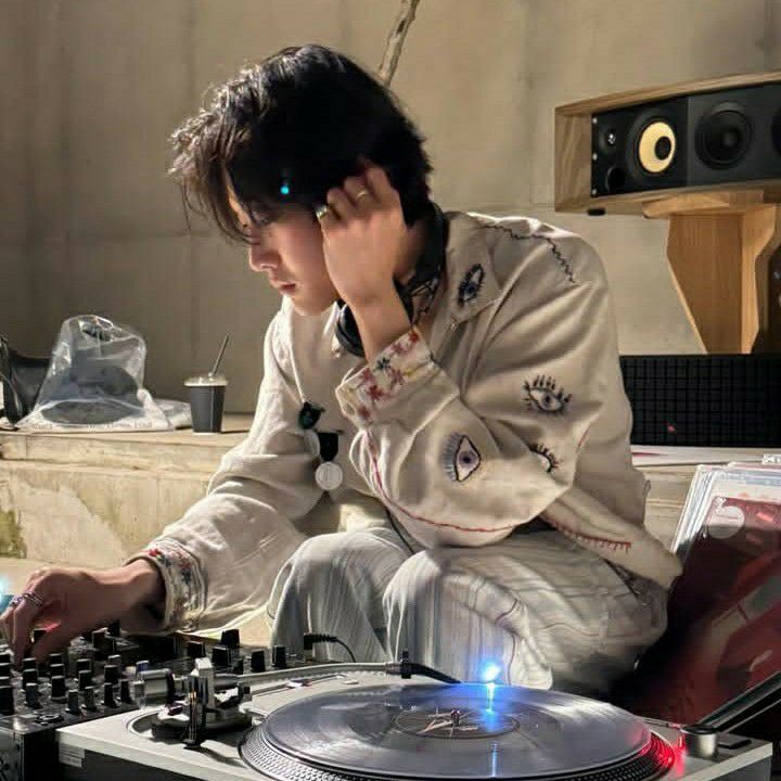 Recent activity shot of Lee Jongwon