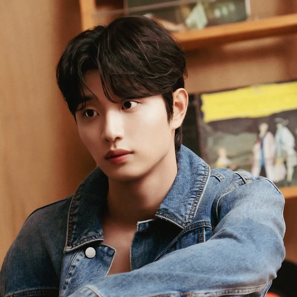 A moment captured by a fan of Kim Jaewon