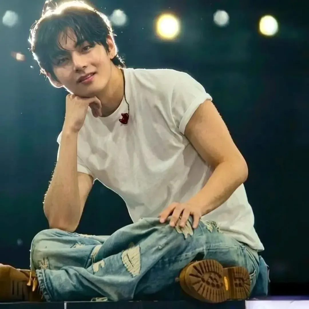 Latest photo of Kim Taehyung (V)