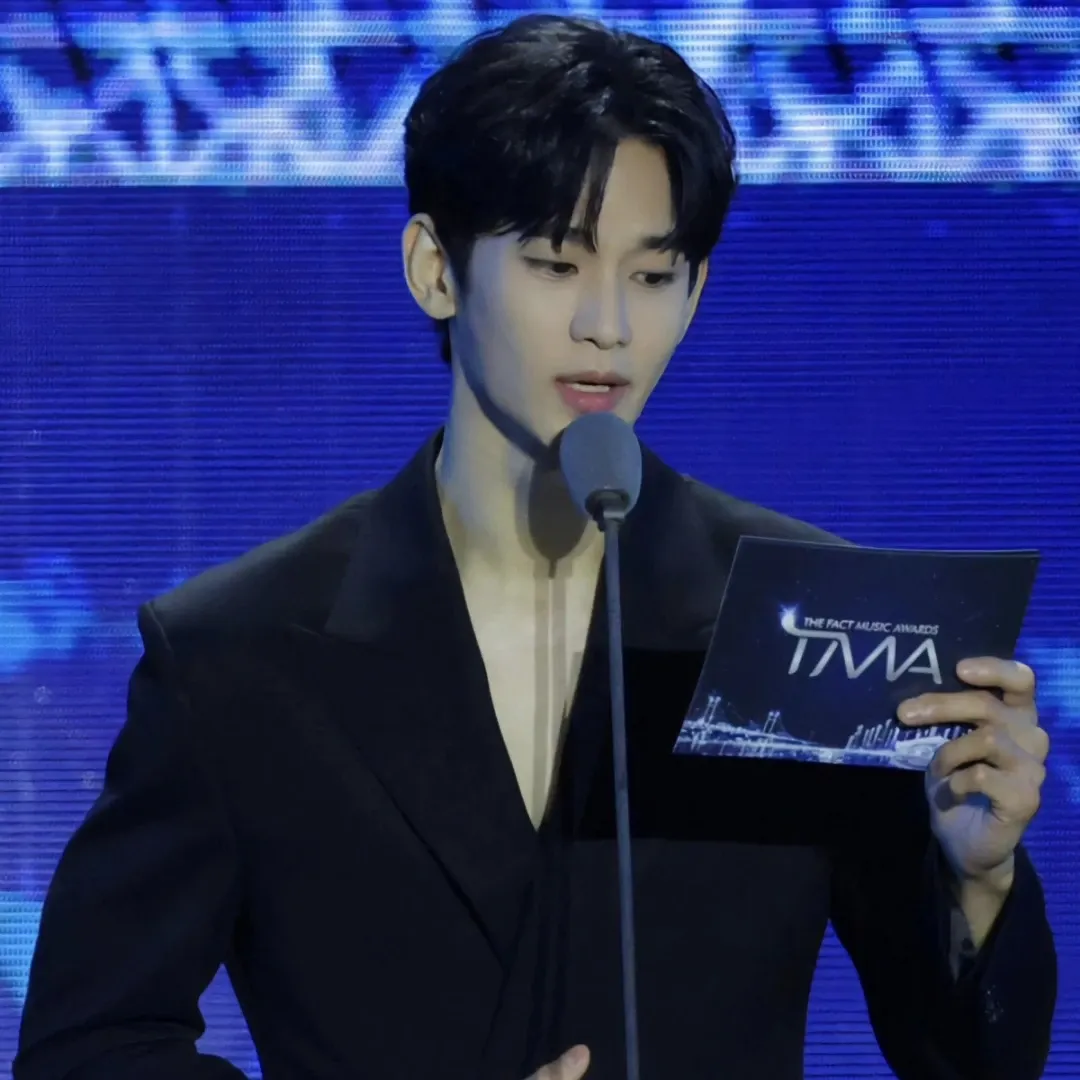 A moment captured by a fan of Kim Soohyun