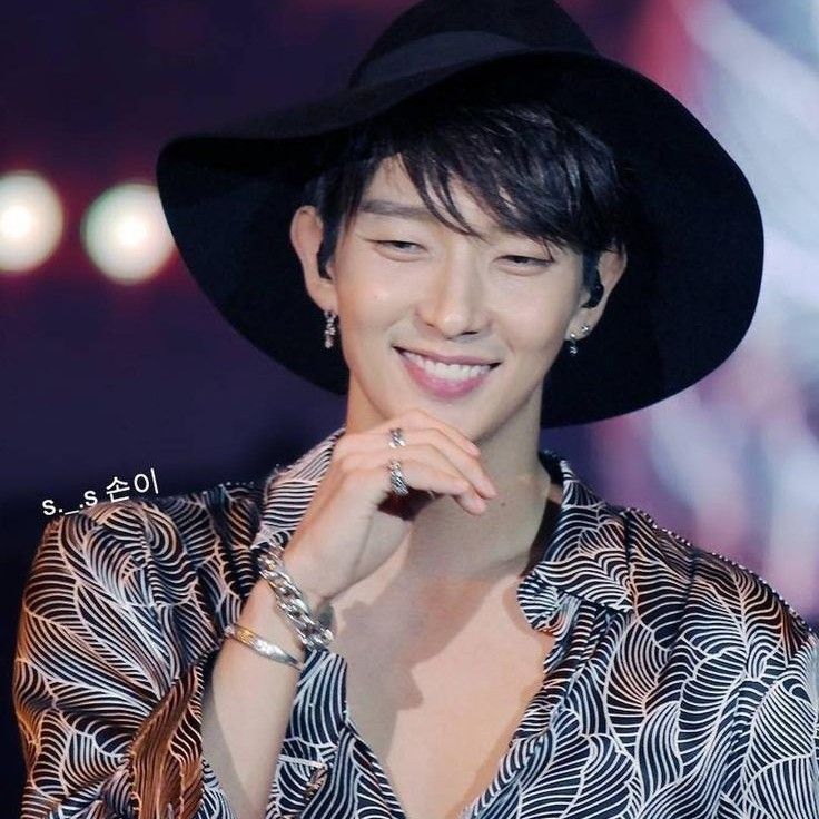 A moment captured by a fan of Lee Joongi