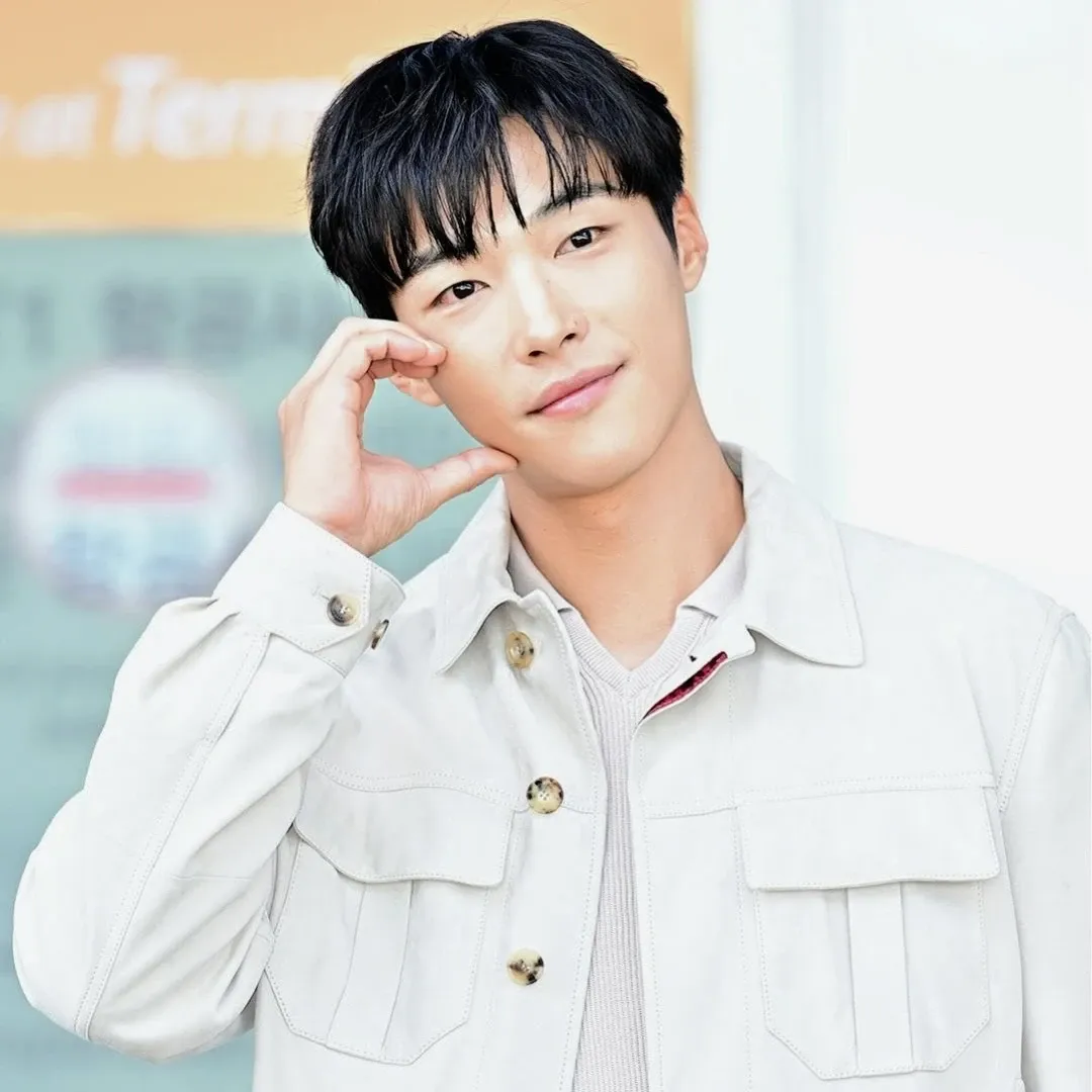 A moment captured by a fan of Woo Dohwan
