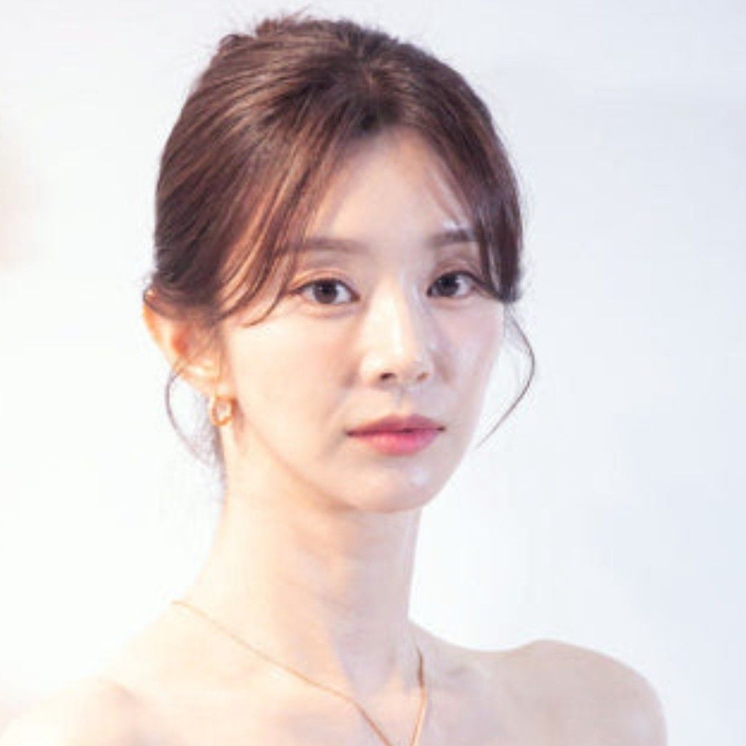 Behind-the-scenes cut of Lee Joobeen