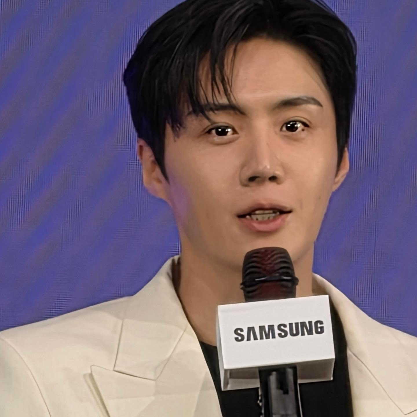 Behind-the-scenes cut of Kim Seonho