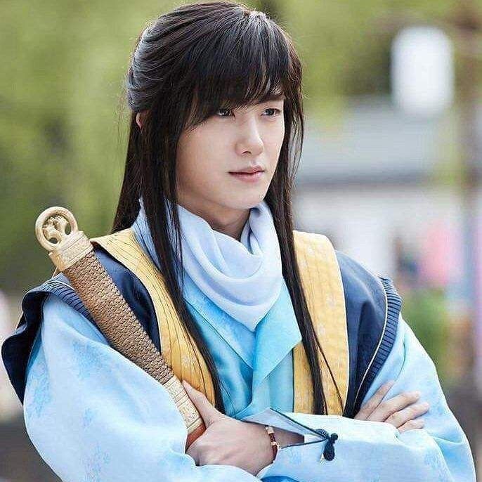 A moment captured by a fan of Park Hyungsik