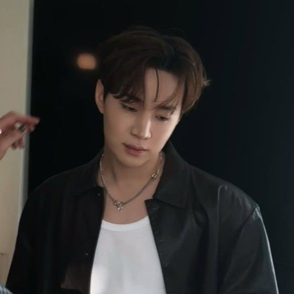 Behind-the-scenes cut of Henry