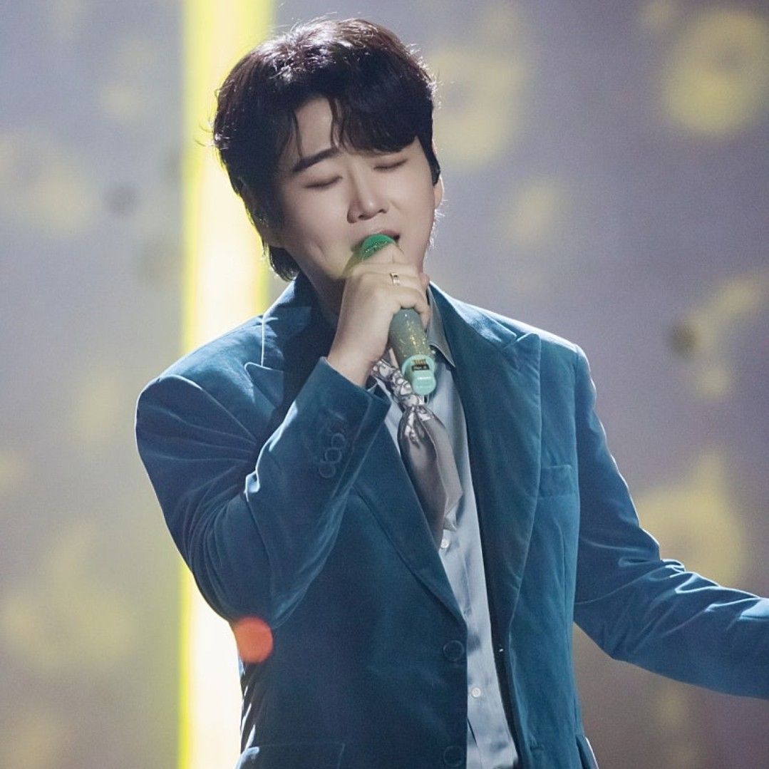 A moment captured by a fan of Hwang Youngwoong