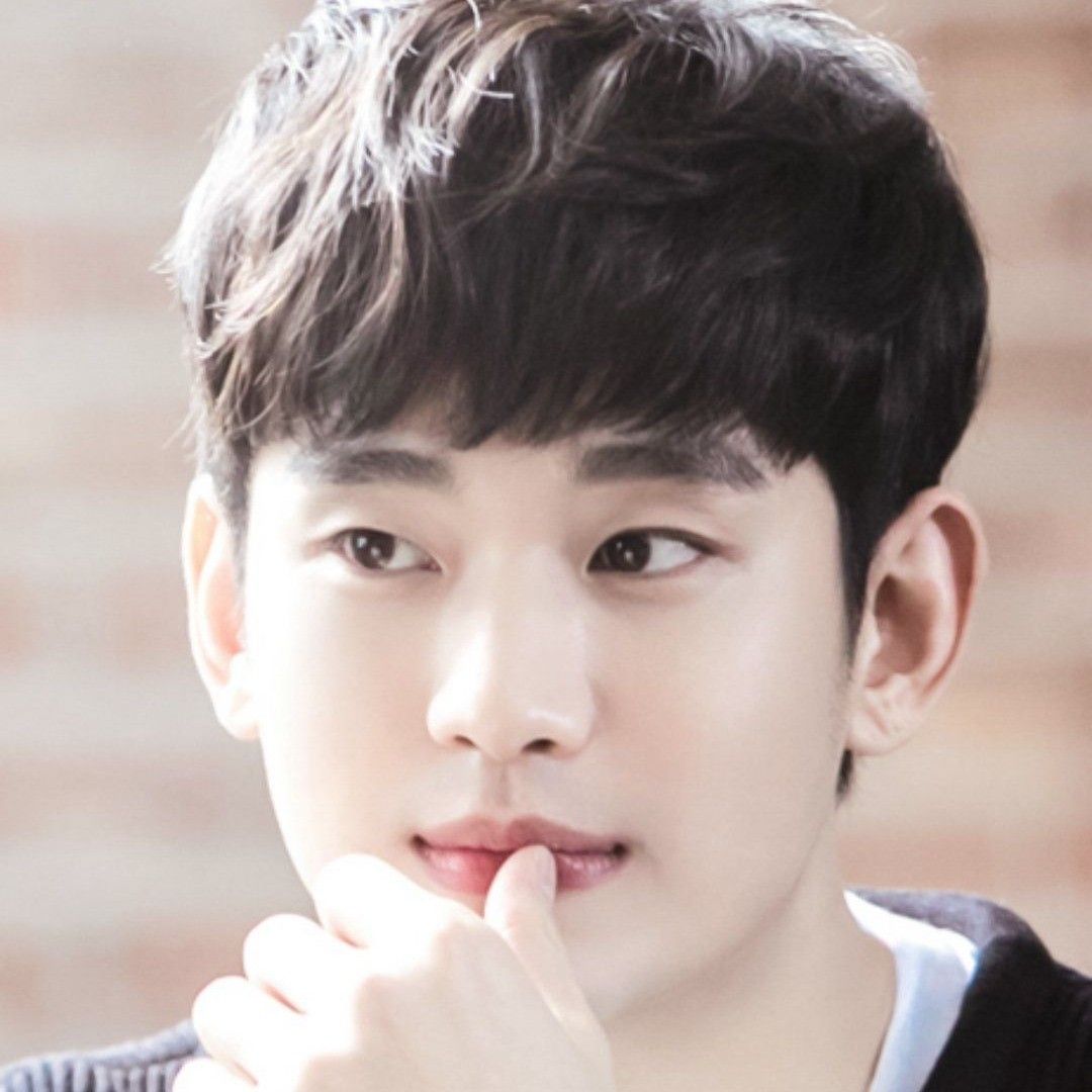 粉絲拍下的金秀賢瞬間