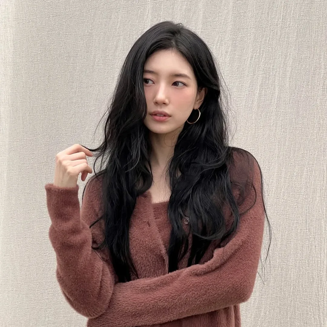 Recent activity shot of Bae Suzy