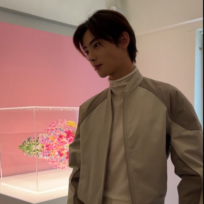 Latest photo of Cha Eunwoo