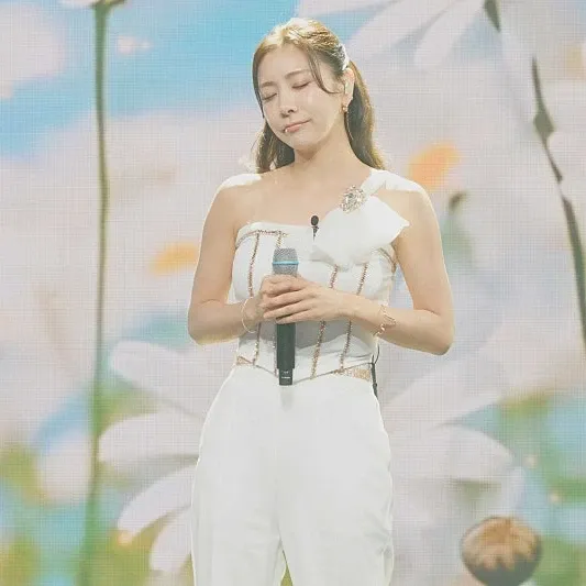 A moment captured by a fan of Huh Chanmi