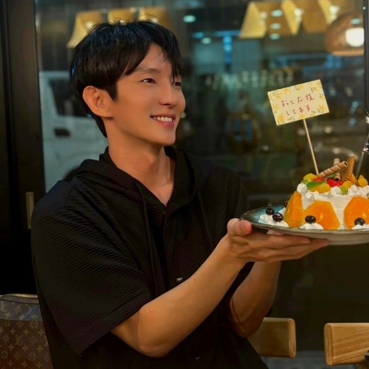 A moment captured by a fan of Lee Joongi