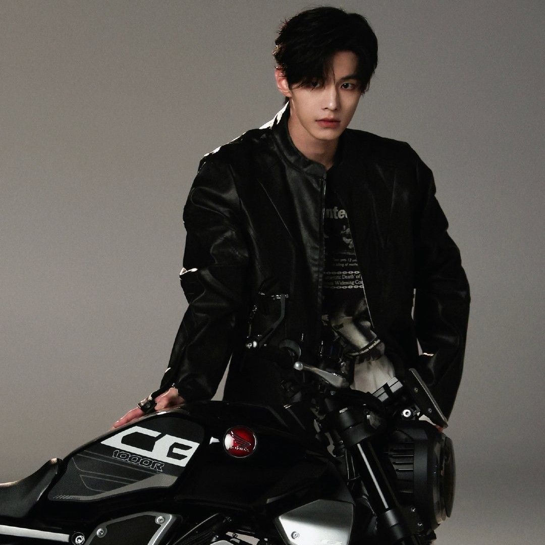 Recent activity shot of He Yu