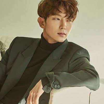 A moment captured by a fan of Lee Joongi