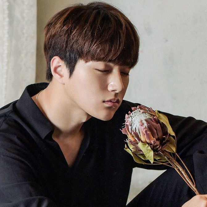 Latest photo of Kim Myungsoo (L)