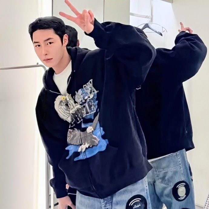 Recent activity shot of Lee Jaewook