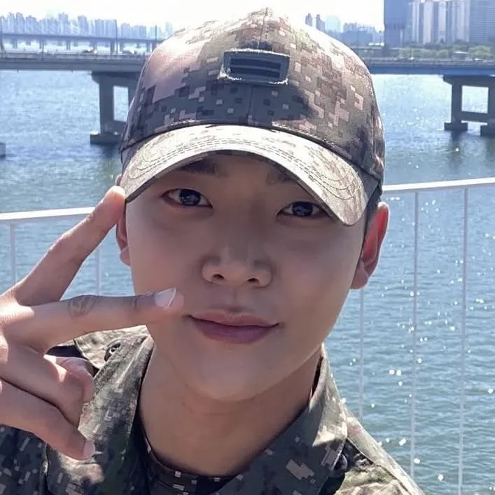 로운의 최신 사진