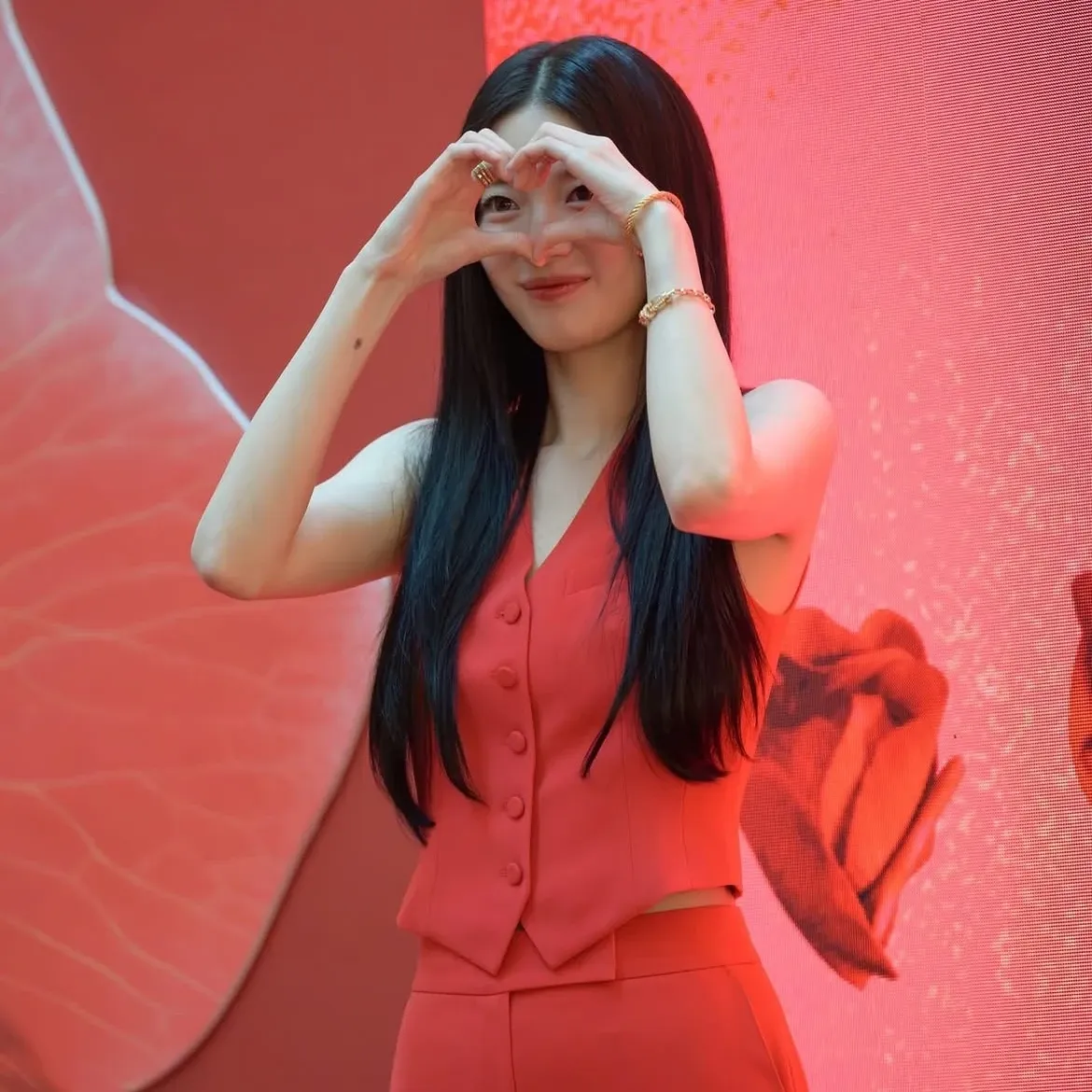 Latest photo of Bae Suzy
