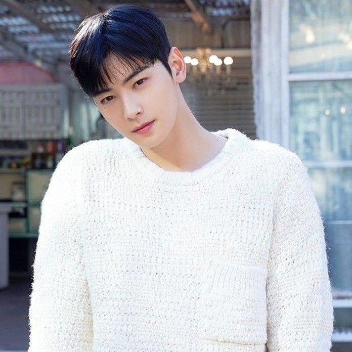 Behind-the-scenes cut of Cha Eunwoo