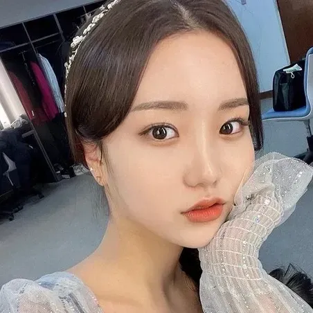 Behind-the-scenes cut of Kim Soyeon (2004)