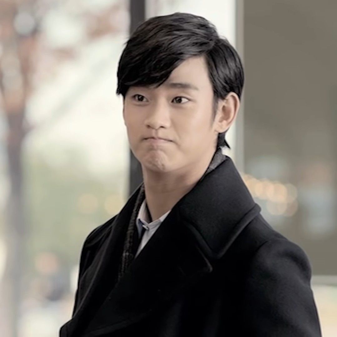 粉丝拍下的金秀贤瞬间