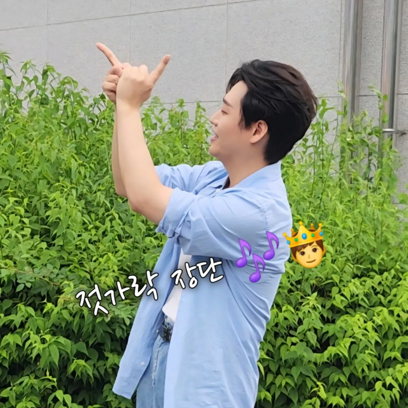 A moment captured by a fan of Min Soohyun