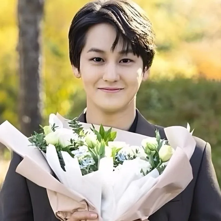 Behind-the-scenes cut of Kim Bum