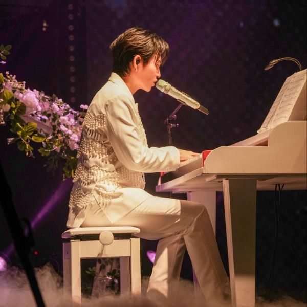 A moment captured by a fan of Kim Heejae