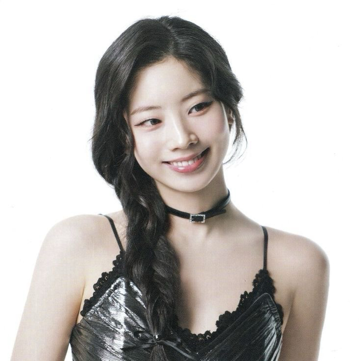 Behind-the-scenes cut of Dahyun