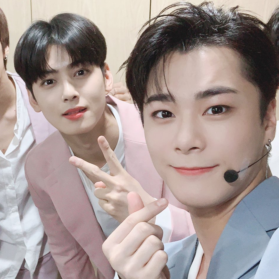 Behind-the-scenes cut of Cha Eunwoo