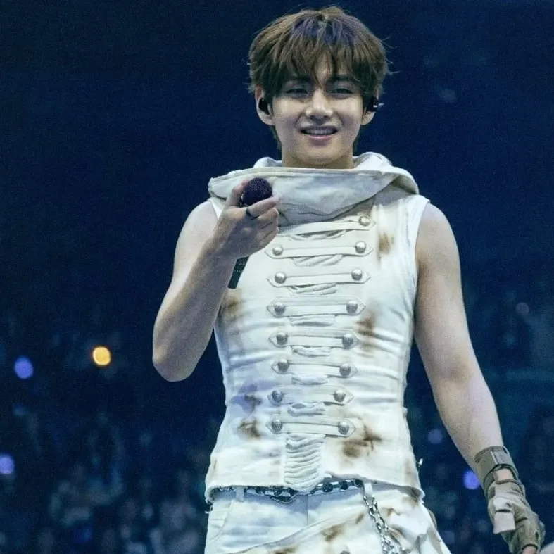 Behind-the-scenes cut of Kim Taehyung (V)
