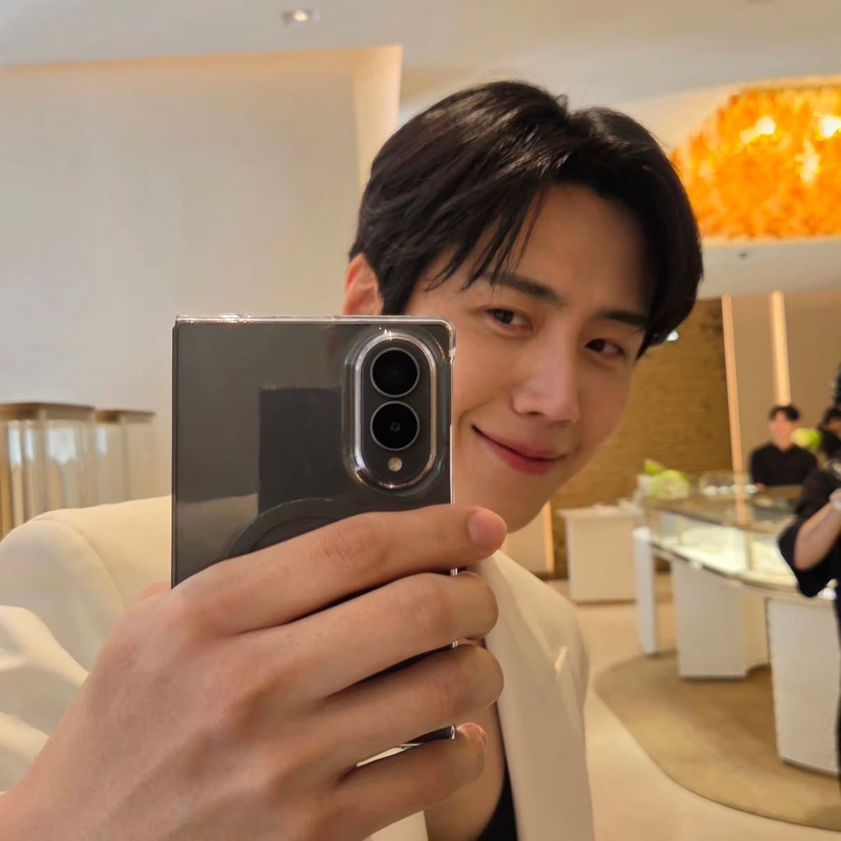 Behind-the-scenes cut of Kim Seonho