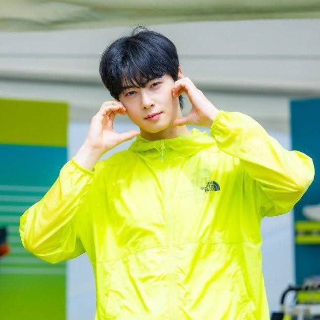 A moment captured by a fan of Cha Eunwoo