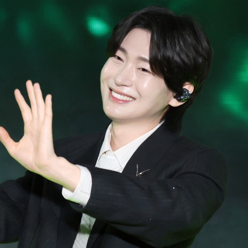 Popular celeb content trending in the community