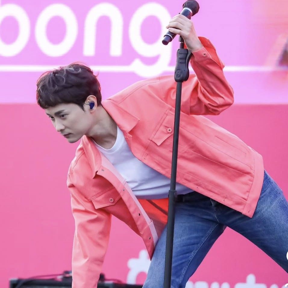 Recent activity shot of Min Kyunghoon