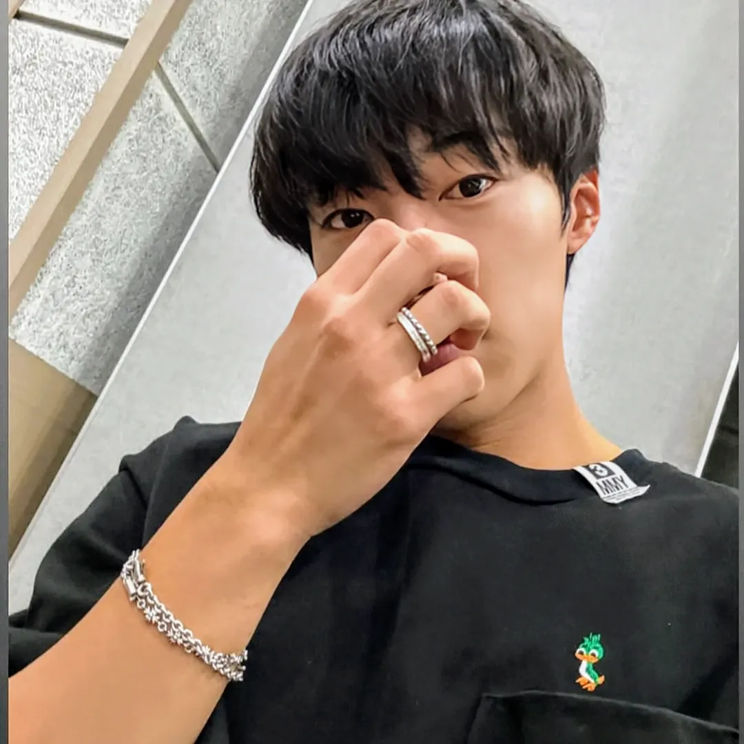 A moment captured by a fan of Woo Dohwan