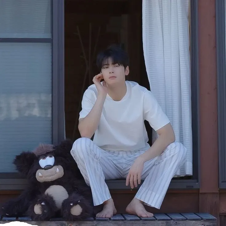 Recent activity shot of Cha Eunwoo