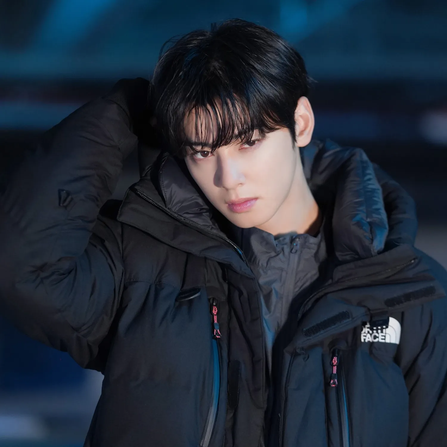 Behind-the-scenes cut of Cha Eunwoo