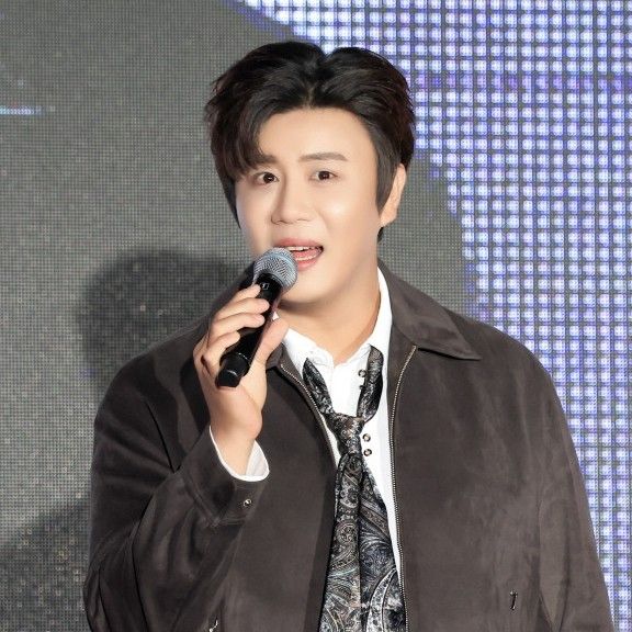 チン・ヘソンのビハインドカット