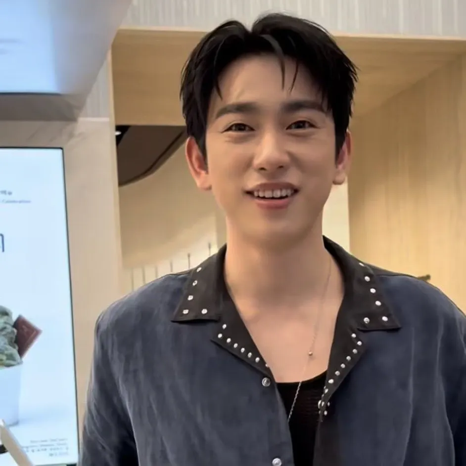 Behind-the-scenes cut of Park Jinyoung