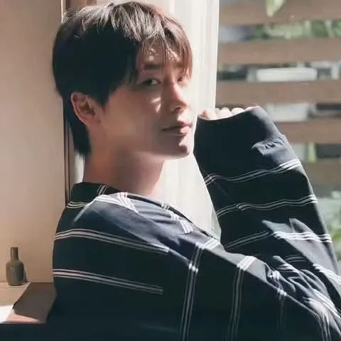 A moment captured by a fan of Lee Jongsuk