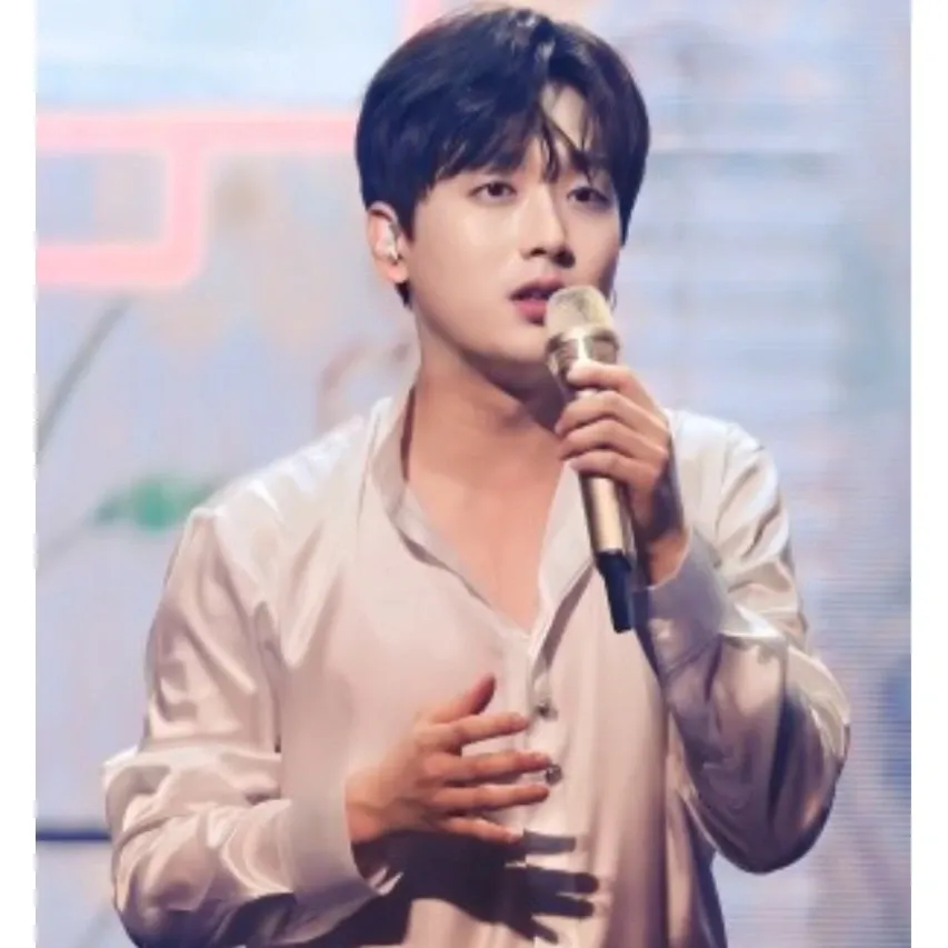 Behind-the-scenes cut of Lee Chanwon